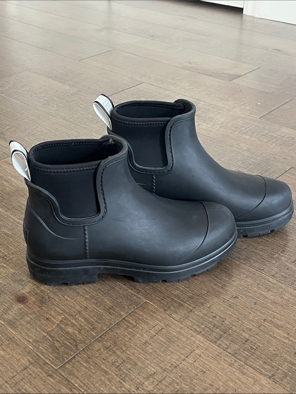 NWOT Women’s Ugg  Black Chelsea-Style Rain Ankle Boots